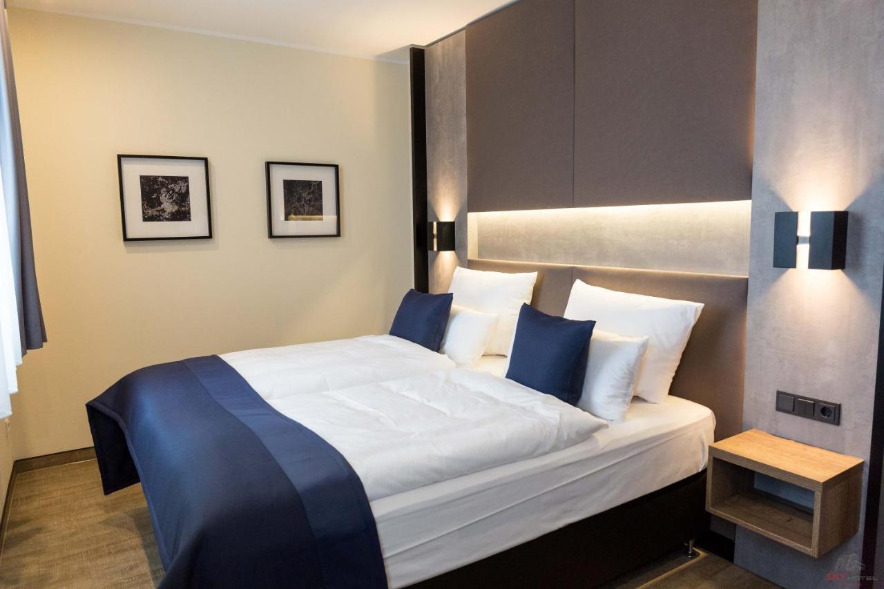 SKY Hotel Cloppenburg Buitenkant foto