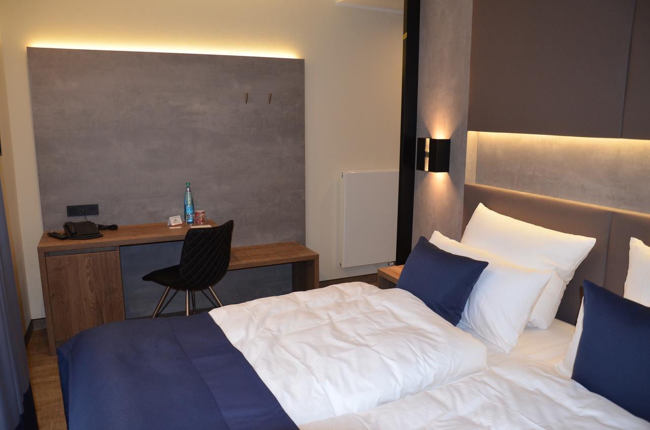 SKY Hotel Cloppenburg Buitenkant foto