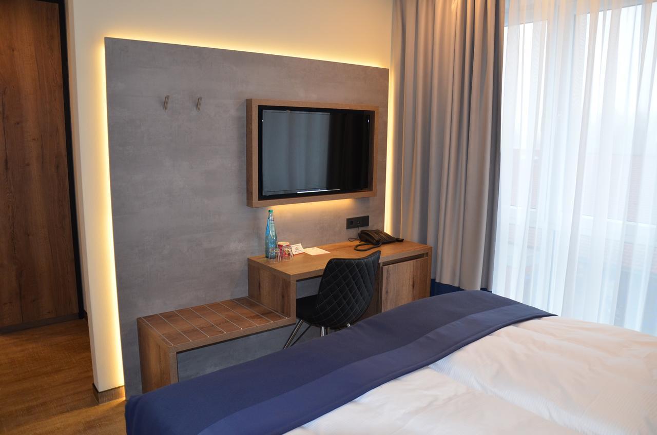 SKY Hotel Cloppenburg Buitenkant foto