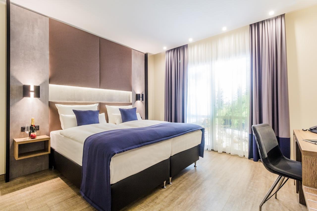 SKY Hotel Cloppenburg Buitenkant foto
