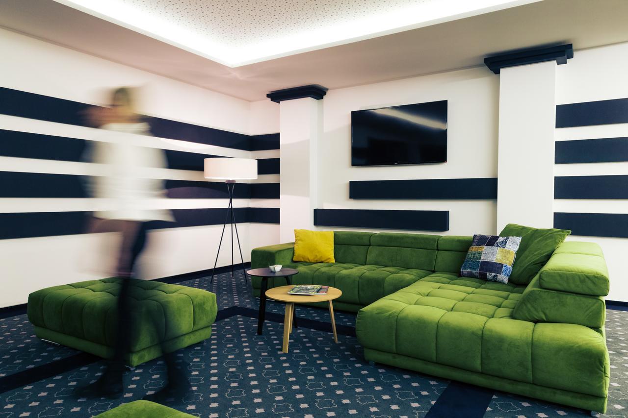 SKY Hotel Cloppenburg Buitenkant foto